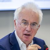 Le directeur exécutif du Fonds mondial contre le VIH, la tuberculose et la malaria Peter Sands salue les succès obtenus par son institution mais alerte sur l'impact "significatif" des coupes dans l'aide internationale pour la santé mondiale. KEYSTONE/SALVATORE DI NOLFI